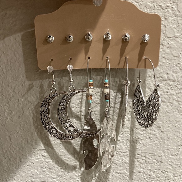 6 Pairs of Earrings - NEW - Picture 2 of 3